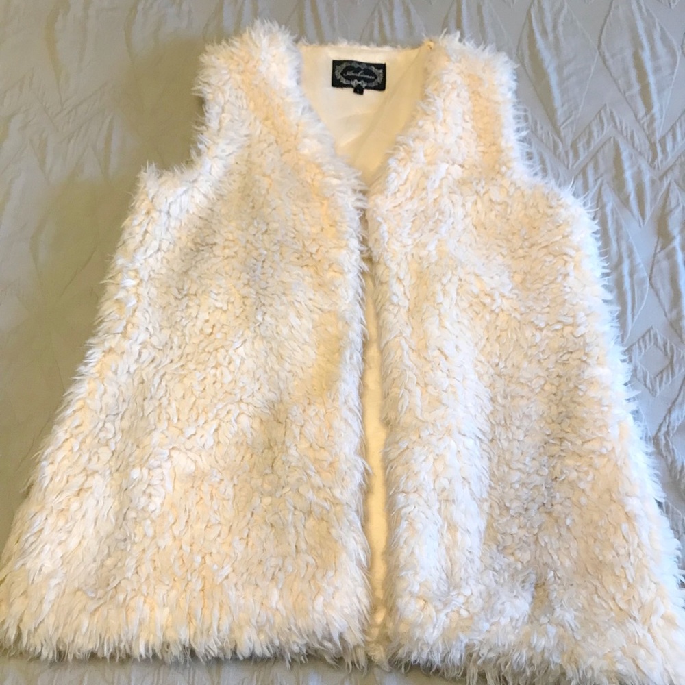 Faux fur white vest